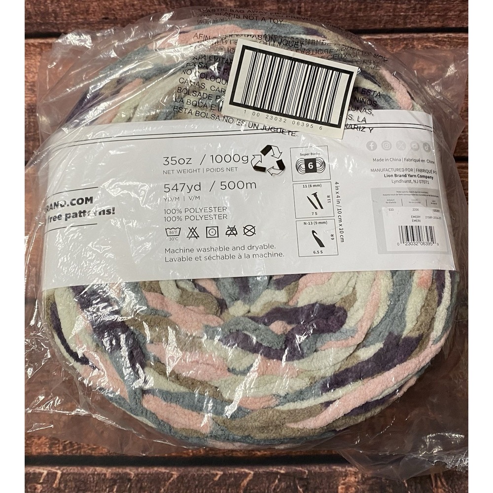 Lion Brand Yarns Cover Story Emery (220X) 6 Super Bulky 35 oz/547 yards New - Picture 3 of 6